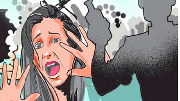 भिलाई में ब्रेकअप से बौखलाया युवक: महिला पर फेंका बैटरी का पानी, हमले में दो मासूम बच्चों पर भी पड़े छींटे 1 18 08 2026 18282614 2026818 162523 m
