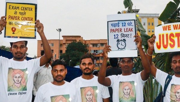 रांची में छात्र आंदोलन पर सुलह की कोशिश: सरकार ने भेजा प्रस्ताव, CM से मुलाकात पर छात्रों की मंथन बैठक 1 6a7315e551d8a ranchi students protest 055215591 16x9 1