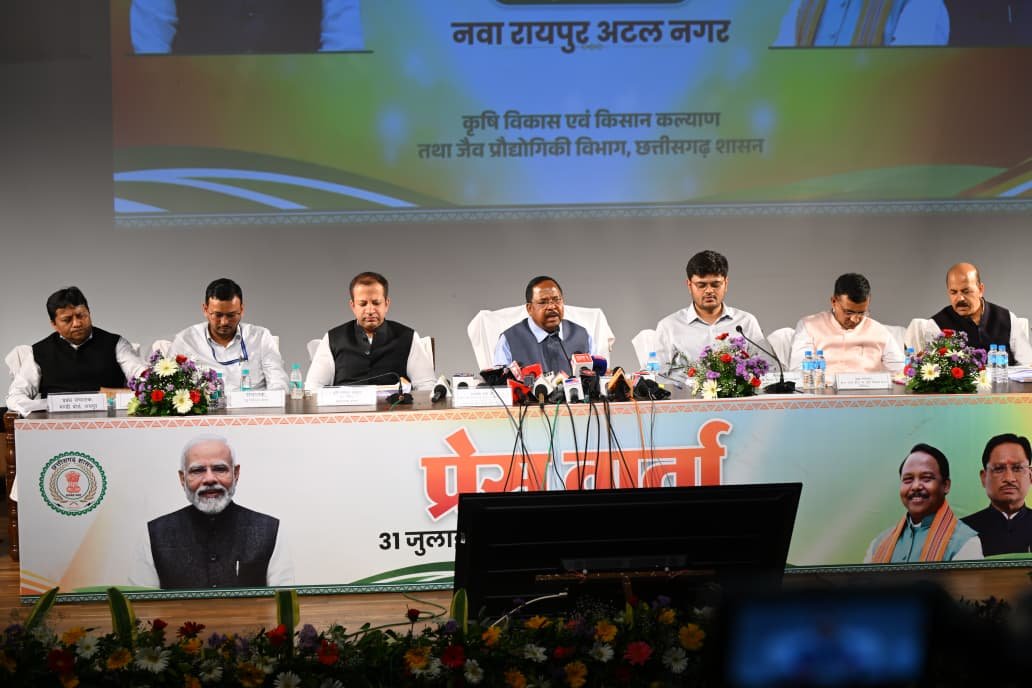 खाद-बीज से भरे गोदाम, खातों में हजारों करोड़: रामविचार नेताम बोले- आधुनिक खेती से बढ़ेगी किसानों की कमाई 1 IMG 20260731 WA0044