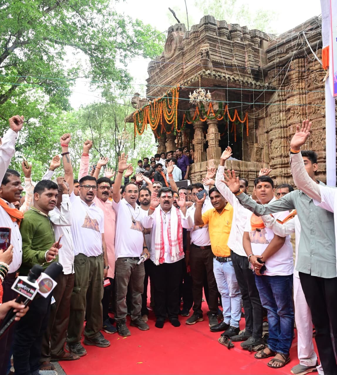 श्रावण के पहले सोमवार विजय शर्मा ने की 18 KM पदयात्रा: बूढ़ा महादेव से भोरमदेव तक हजारों शिवभक्तों के साथ चले 1 IMG 20260804 WA0021