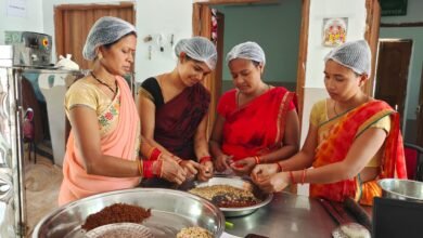 महुआ से बदली आदिवासी महिलाओं की तकदीर: वन धन योजना से मिली नई पहचान, लड्डू-कुकीज़ बनाकर अब कमा रहीं दोगुनी आय 4 IMG 20260806 WA0030