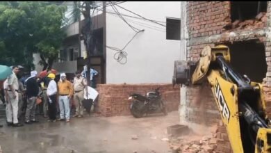 Bilaspur Municipal Corporation demolishes illegal structure in Swarna Jayanti Colony 5 IMG 20260808 WA0019
