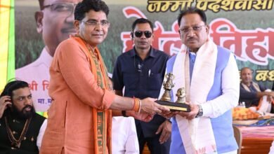 टंकराम वर्मा के नए शासकीय आवास का गृहप्रवेश : CM साय ने दी शुभकामनाएं, बोले- किसान प्रदेश की प्रगति की धुरी हैं 3 IMG 20260812 WA0060