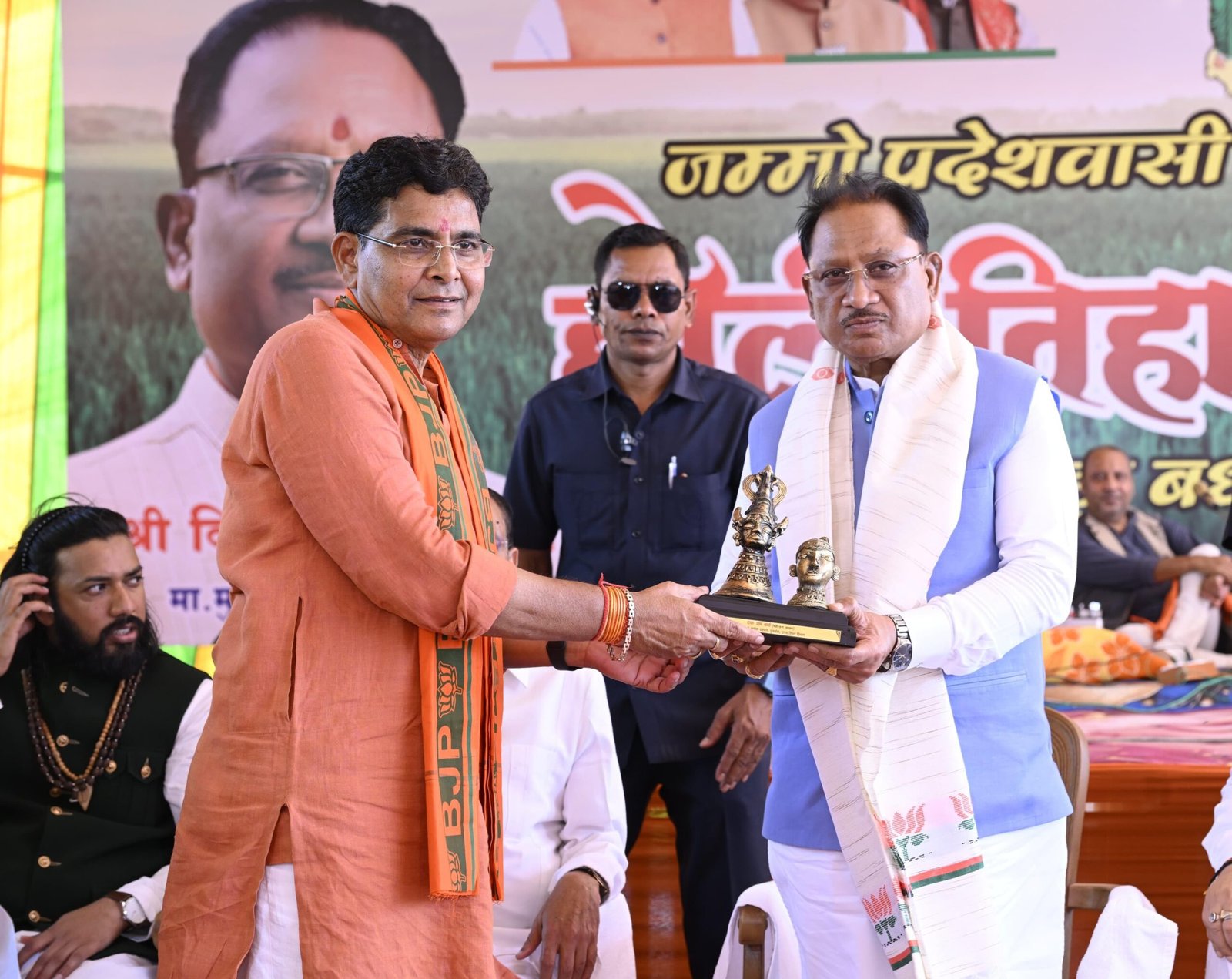 टंकराम वर्मा के नए शासकीय आवास का गृहप्रवेश : CM साय ने दी शुभकामनाएं, बोले- किसान प्रदेश की प्रगति की धुरी हैं 1 IMG 20260812 WA0060 scaled