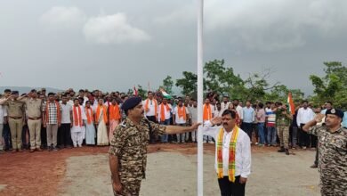 कर्रेगुट्टा पर पहुंची बस्तर तिरंगा यात्रा : उप मुख्यमंत्री विजय शर्मा ने फहराया तिरंगा, बोले - मेरे जीवन का सबसे महत्वपूर्ण दिन 11 IMG 20260814 WA0074