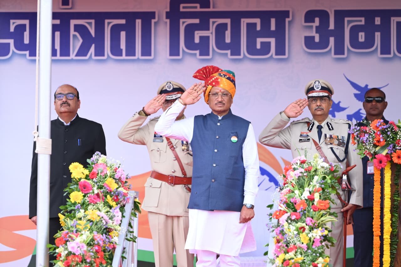 CM विष्णुदेव साय ने राजधानी में फहराया तिरंगा : ‘मेरी बेटी-मेरा अभिमान’ अभियान का ऐलान, 6,671 सरकारी स्कूलों में बेटियों के लिए बनेंगे शौचालय, पढ़े सभी बड़ी घोषणाएं... 1 IMG 20260815 WA0007