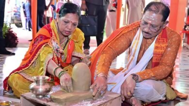 नागपंचमी पर CM विष्णुदेव साय ने बनाया पार्थिव शिवलिंग: परिवार संग फलेश्वरनाथ महादेव की पूजा, छत्तीसगढ़ की समृद्धि की कामना 3 IMG 20260817 WA0024