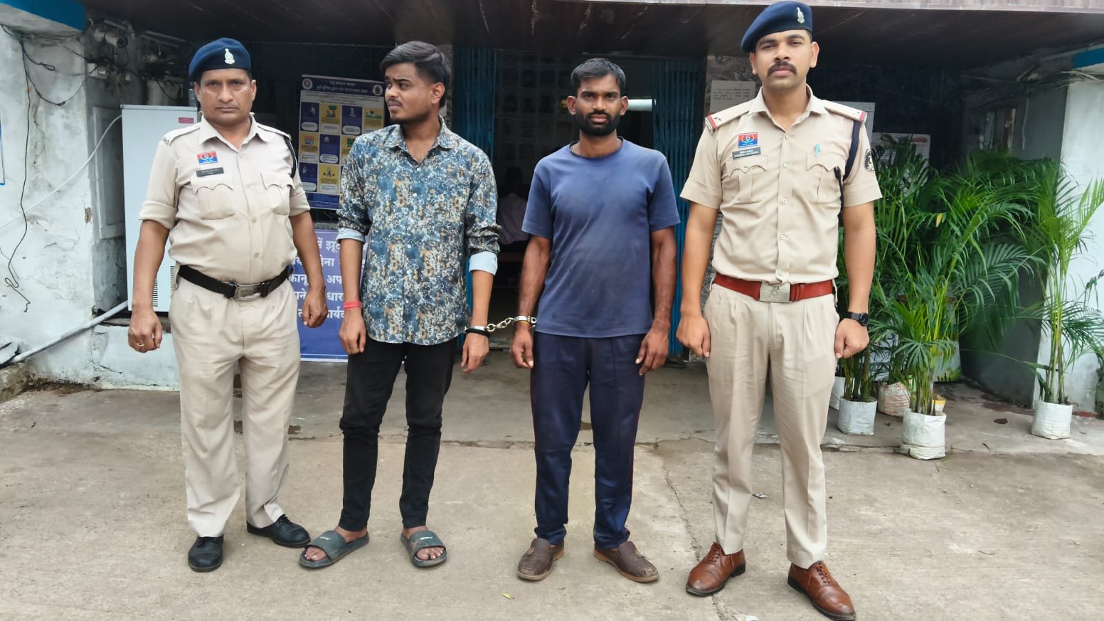 Durg police arrest two for running mule accounts in multi-state cyber fraud 1 IMG 20260820 WA0022