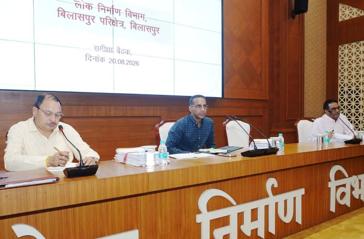 बारिश से क्षतिग्रस्त सड़कों-पुलों की तत्काल मरम्मत के निर्देश : PWD सचिव बोले- निर्माण में गुणवत्ता और समय-सीमा सर्वोच्च प्राथमिकता 1 IMG 20260820 WA0026