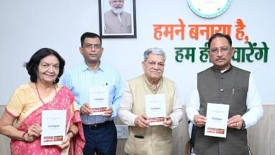 सीएम साय ने ‘जशपुर: एक परिचय’ पुस्तक का किया विमोचन : जनजातीय संस्कृति, प्राकृतिक संपदा और प्रशासनिक बदलावों का समग्र अध्ययन शामिल 4 IMG 20260824 WA0019