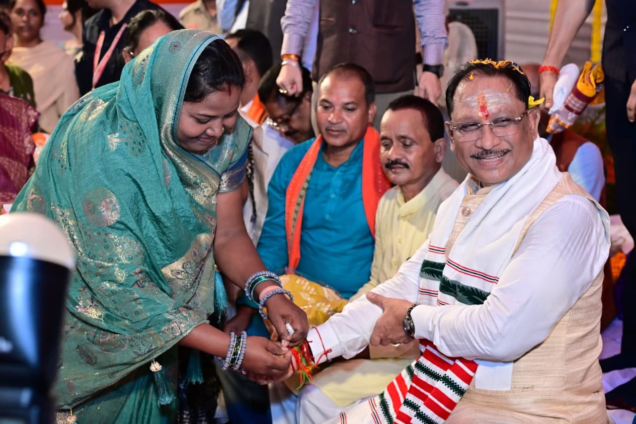 पंडरीपानी में बहनों ने CM साय को बांधी राखी : ₹64 लाख के विकास कार्यों का लोकार्पण, दानी मोड़ा सड़क को ₹3.23 करोड़ मंजूर 1 IMG 20260826 WA0011
