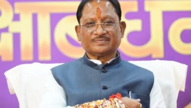 मुख्यमंत्री निवास में रक्षाबंधन का उल्लास: अलग-अलग क्षेत्रों से पहुंचीं बहनों ने CM साय को बांधी राखी, महिला सशक्तिकरण पर दिया जोर 3 IMG 20260828 WA0074