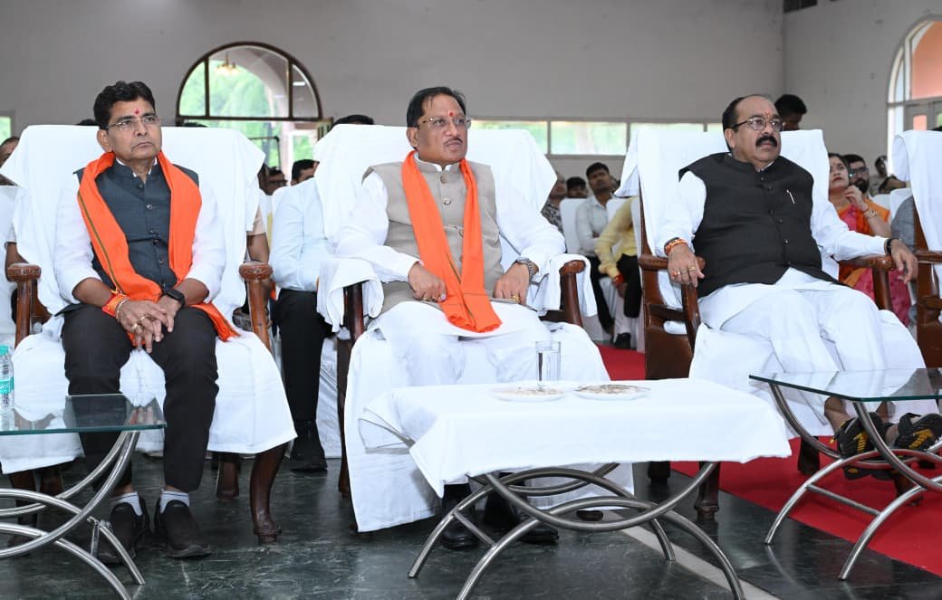 रायपुर में CM साय ने सुनी मन की बात: नशामुक्त युवा, हर घर तिरंगा और बेटियों की अंतरिक्ष उड़ान पर दिया जोर 1 IMG 20260830 WA0032