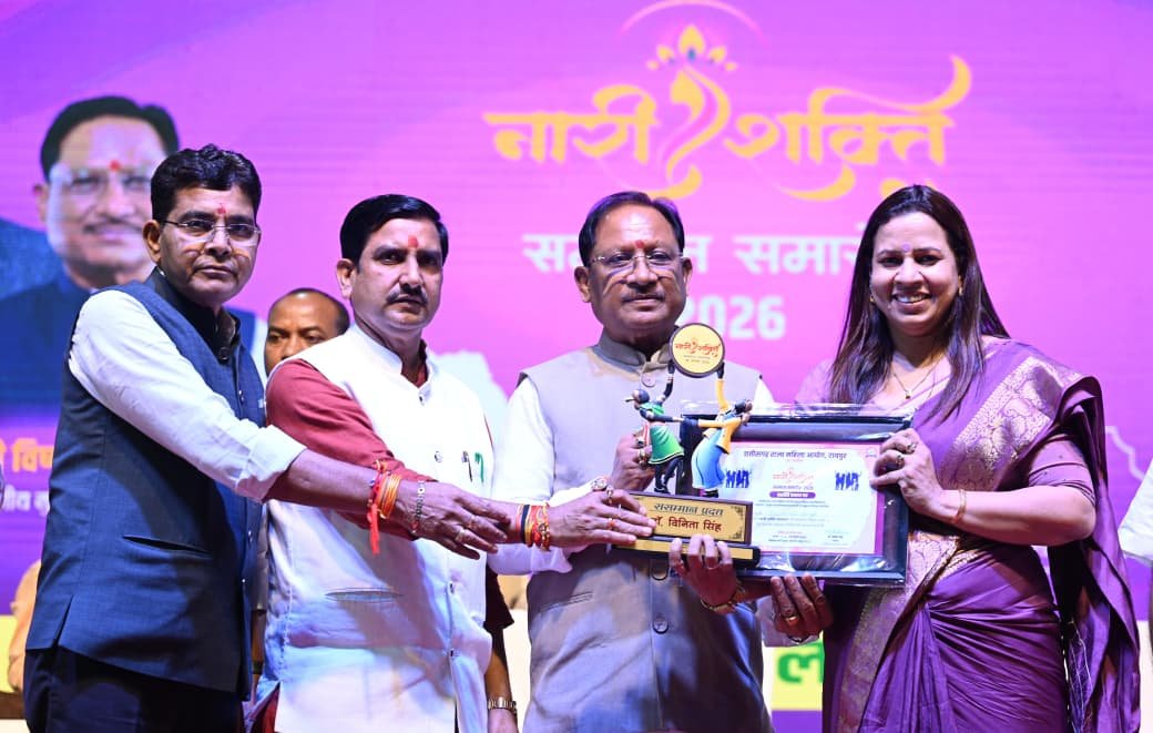 CM साय ने उत्कृष्ट महिलाओं को किया सम्मानित, बोले- 13.85 लाख लखपति दीदियां बनीं आत्मनिर्भर, 481 महतारी सदनों का निर्माण जारी 1 IMG 20260830 WA0039