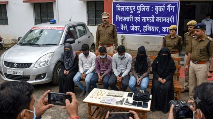 बिलासपुर में बुर्का गैंग का पर्दाफाश : लूट के माल के बंटवारे पर आपस में भिड़े बदमाश, 6 गिरफ्तार 1 05 09 2026 bilaspur police m