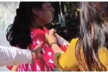 बिलासपुर में पारिवारिक कलह सड़क पर आई: कलेक्टोरेट के सामने ननद-भौजाई में मारपीट, बच्चों को छोड़कर पिता फरार 3 18 09 2026 jhgdanandbho m