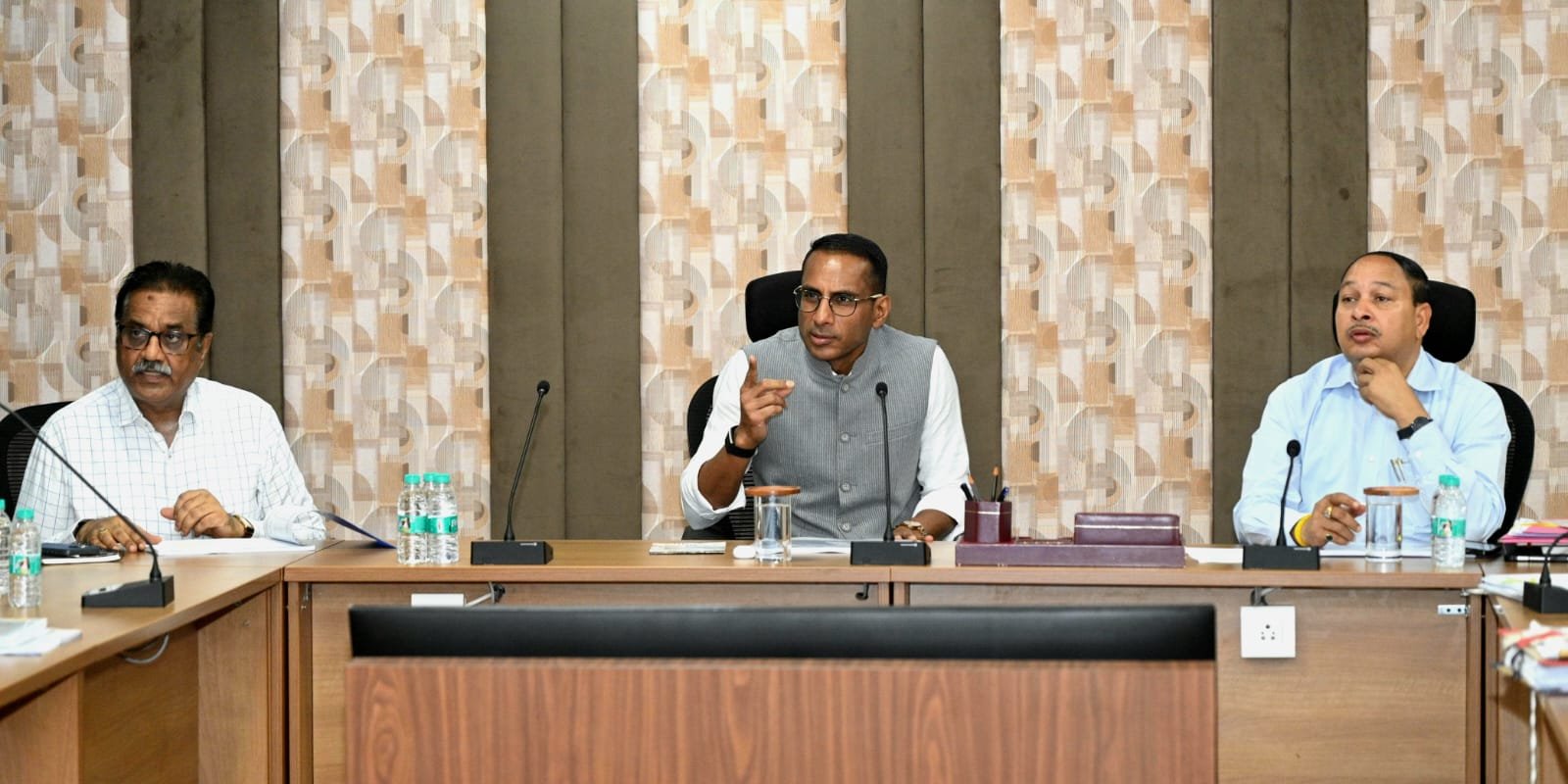 PWD सचिव ने पुल-पुलियों और हाईवे निर्माण की समीक्षा की, नवंबर तक टेंडर और जनवरी तक नए काम शुरू करने का लक्ष्य 1 IMG 20260903 WA0005