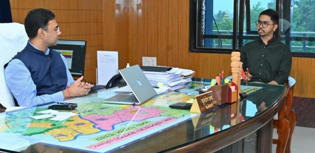 KBC में दिखा बलौदाबाजार के योगेश साहू का हुनर : IIT बॉम्बे के बाद UPSC की तैयारी, कलेक्टर कुलदीप शर्मा ने दिए सफलता के टिप्स 3 IMG 20260904 WA0022