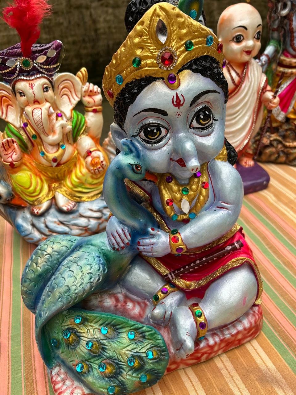 जेल में बंदियों ने बनाई 500 मिट्टी की गणेश प्रतिमाएं: तुलसी समेत पौधों के बीज डाले, विसर्जन के बाद उगेंगे पौधे 1 IMG 20260908 WA0022