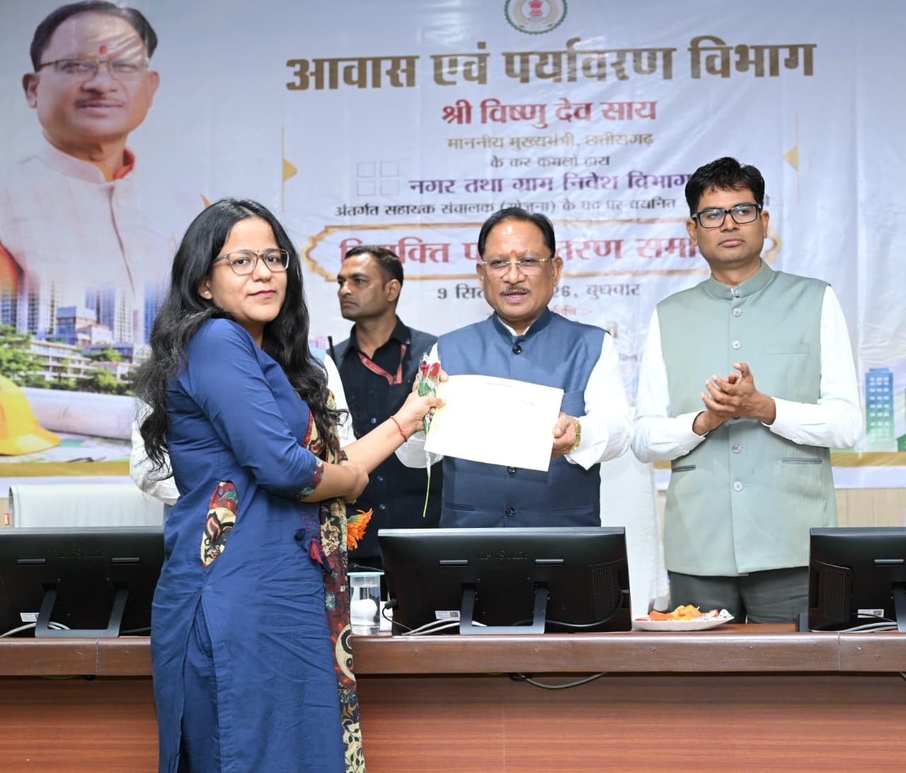 21 नए टाउन प्लानर्स को नियुक्ति पत्र, CM साय बोले- ईमानदारी और संवेदनशीलता से काम करें, जनहित को हमेशा दें सर्वोच्च प्राथमिकता 1 IMG 20260909 WA0026