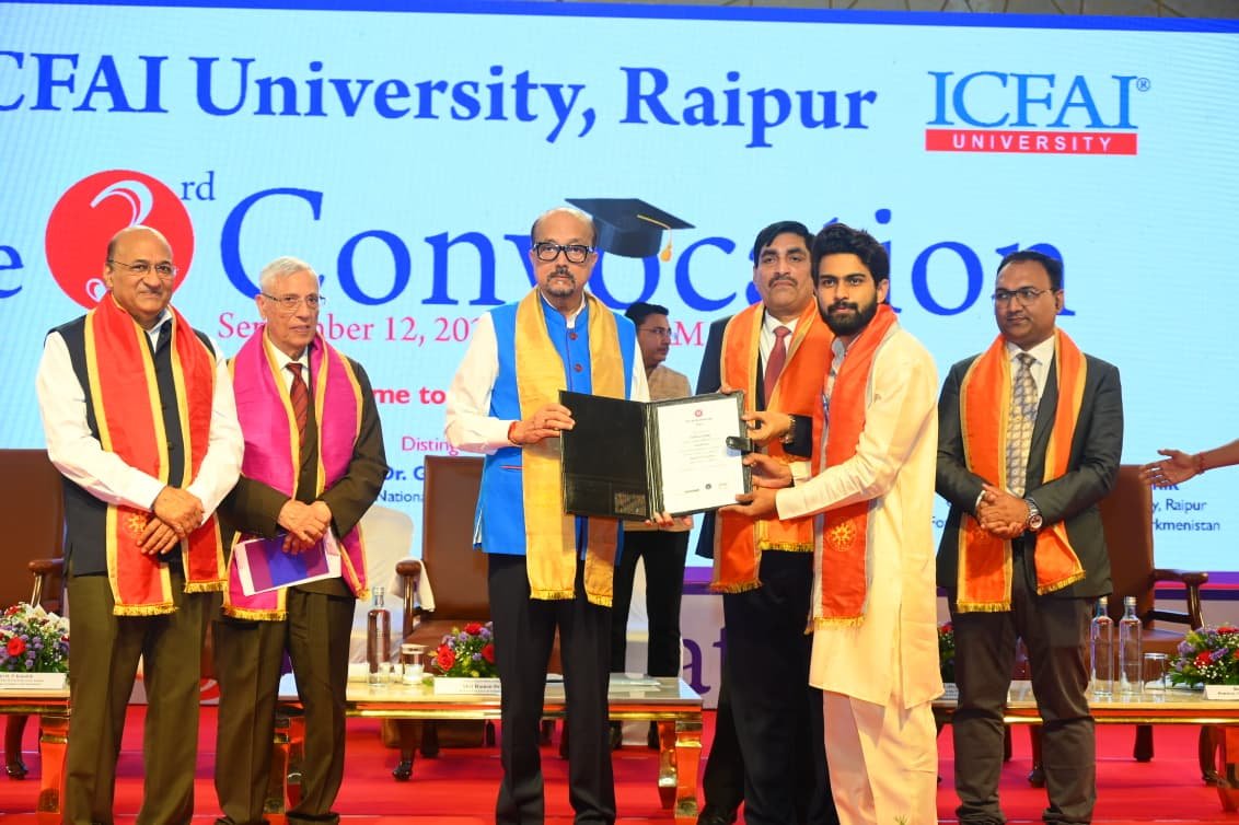 ICFAI यूनिवर्सिटी में 504 विद्यार्थियों को डिग्री, 19 गोल्ड और 16 सिल्वर मेडल; राज्यपाल डेका ने सफलता का मंत्र दिया 1 IMG 20260912 WA0021