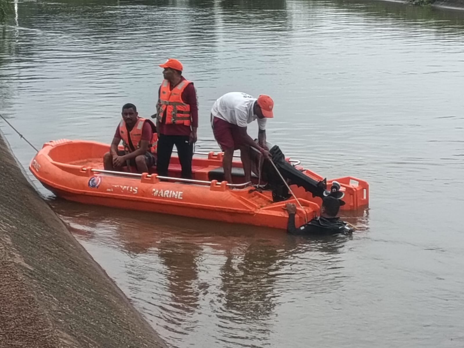 Teenager drowns in Durg canal; SDRF launches search 1 IMG 20260912 WA0044