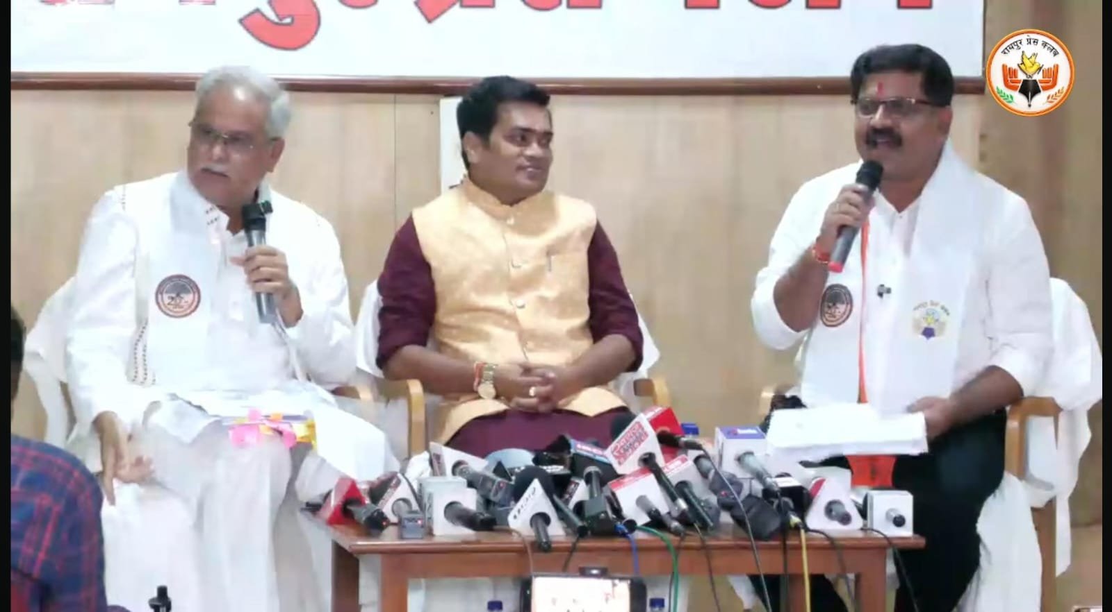 BREAKING : PM आवास पर बघेल-विजय शर्मा की सीधी भिड़ंत, पूर्व CM बोले- 7 लाख स्वीकृत, डिप्टी CM ने कहा- गणना सही करिए 1 IMG 20260915 WA0026