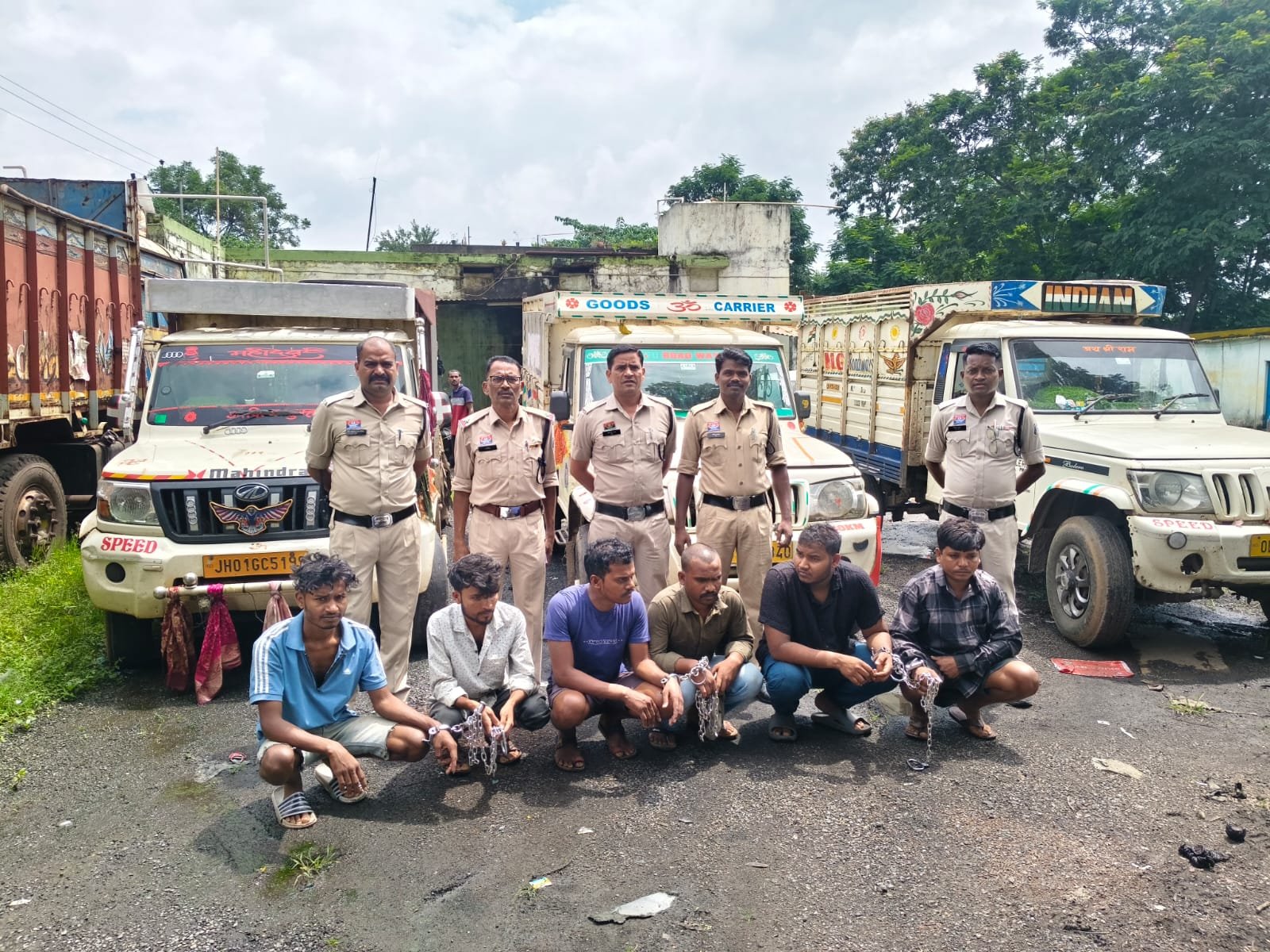 Six arrested, cattle worth ₹17.5 lakh seized in Raigarh police crackdown 1 IMG 20260921 WA0031