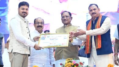 आयुर्वेद सेवा सम्मेलन में CM साय बोले- रक्तदान मानवता की सबसे बड़ी सेवा, 1000 से ज्यादा महिलाओं की पहल गोल्डन बुक में दर्ज 3 IMG 20260923 WA0044