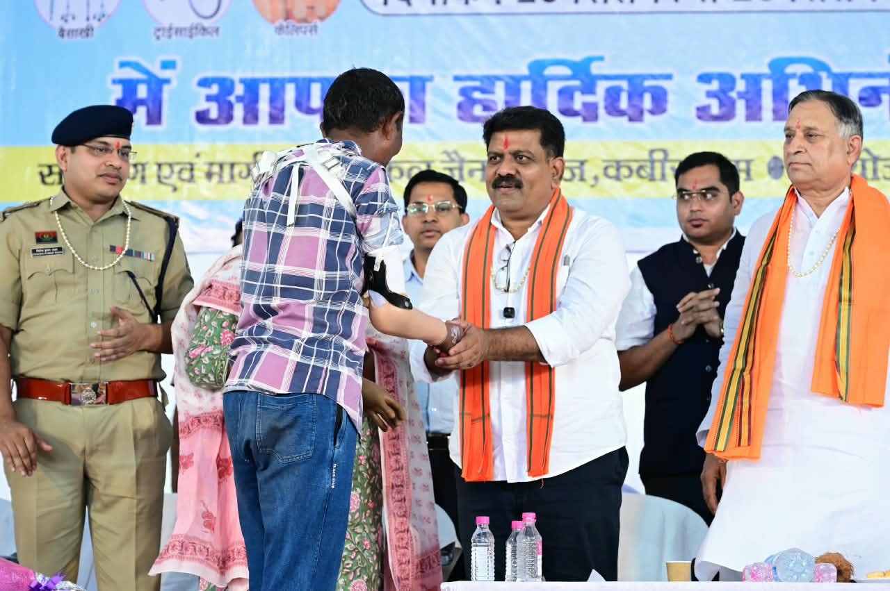 कृत्रिम हाथ से गिलास उठाया, पैर से बाइक दौड़ाई: कवर्धा में 1000 दिव्यांगों को उपकरण, विजय शर्मा ने किया शिविर का शुभारंभ 1 IMG 20260923 WA0078