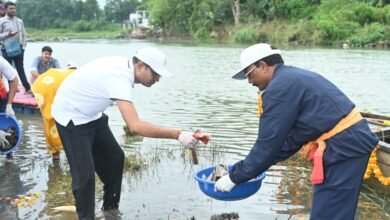 वित्त मंत्री ओपी चौधरी ने किया श्रमदान: केलो नदी में डुबकी लगाकर नमन, खर्राघाट में 29.99 करोड़ के विकास कार्यों की शुरुआत 3 IMG 20260924 WA0023