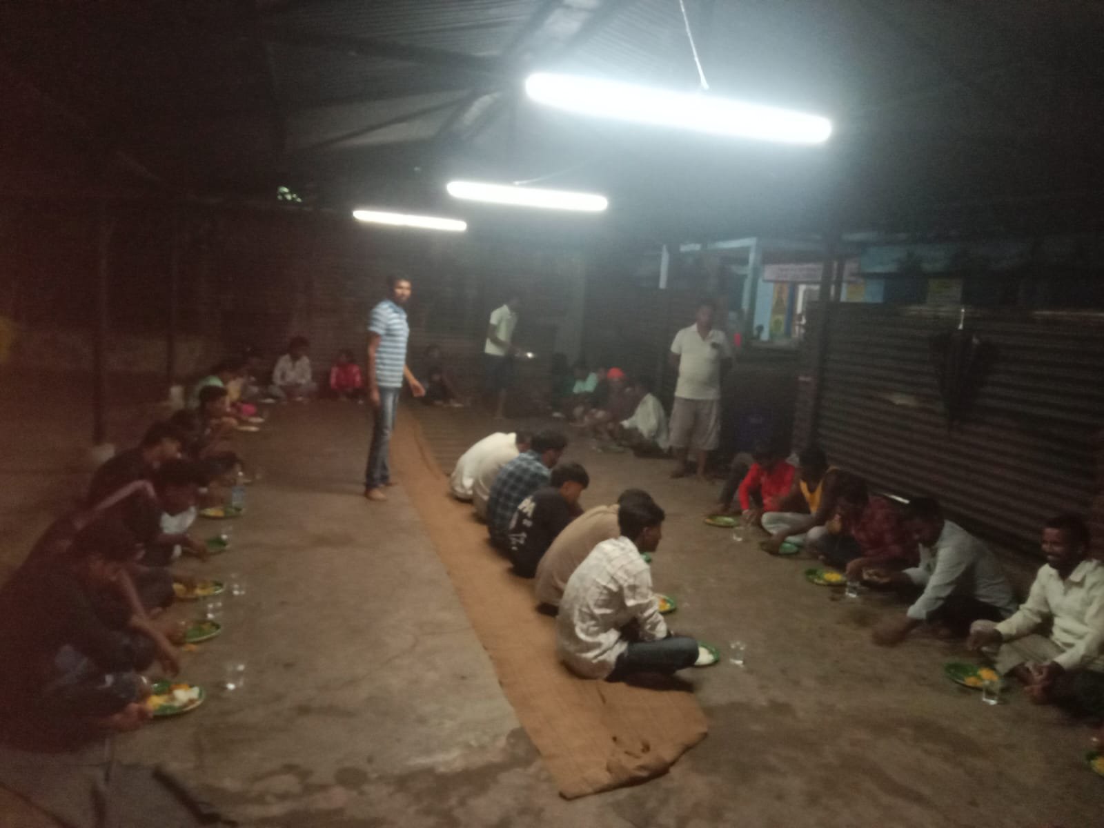 नेलसनार में बाढ़ से हाईवे अवरुद्ध : फंसे यात्रियों को प्रशासन ने पहुंचाई राहत, 220 लोगों के लिए भोजन की व्यवस्था 1 IMG 20260927 WA0062