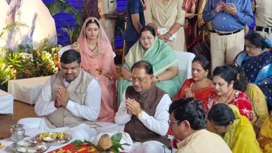 तीजा-पोरा तिहार पर सजा CM हाउस: साय के आतिथ्य में महिलाओं ने मनाया पर्व, नंदी-बैल पूजा और लोक संस्कृति की दिखी झलक 3 cm house teeja