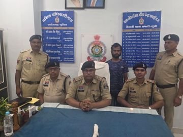 रात 2 बजे पत्नी को प्रेमी के साथ देखा, पति ने खोया आपा : चाकू से गले पर वार कर हत्या की, शव झाड़ियों में फेंका 1 ec5a7f29 aa9b 4ade 93cc 4359f512c975 1789438463669