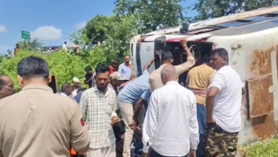 CG Accident News: कर्मचारियों से भरी बस पलटी, एक की मौत, 20 से ज्यादा घायल 3 image 257