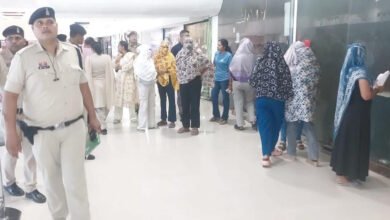 भिलाई के सूर्या मॉल में स्पा सेंटर पर पुलिस की रेड: बिजली-पानी बंद होने के बावजूद अंदर मिलीं युवतियां 3 spa centre
