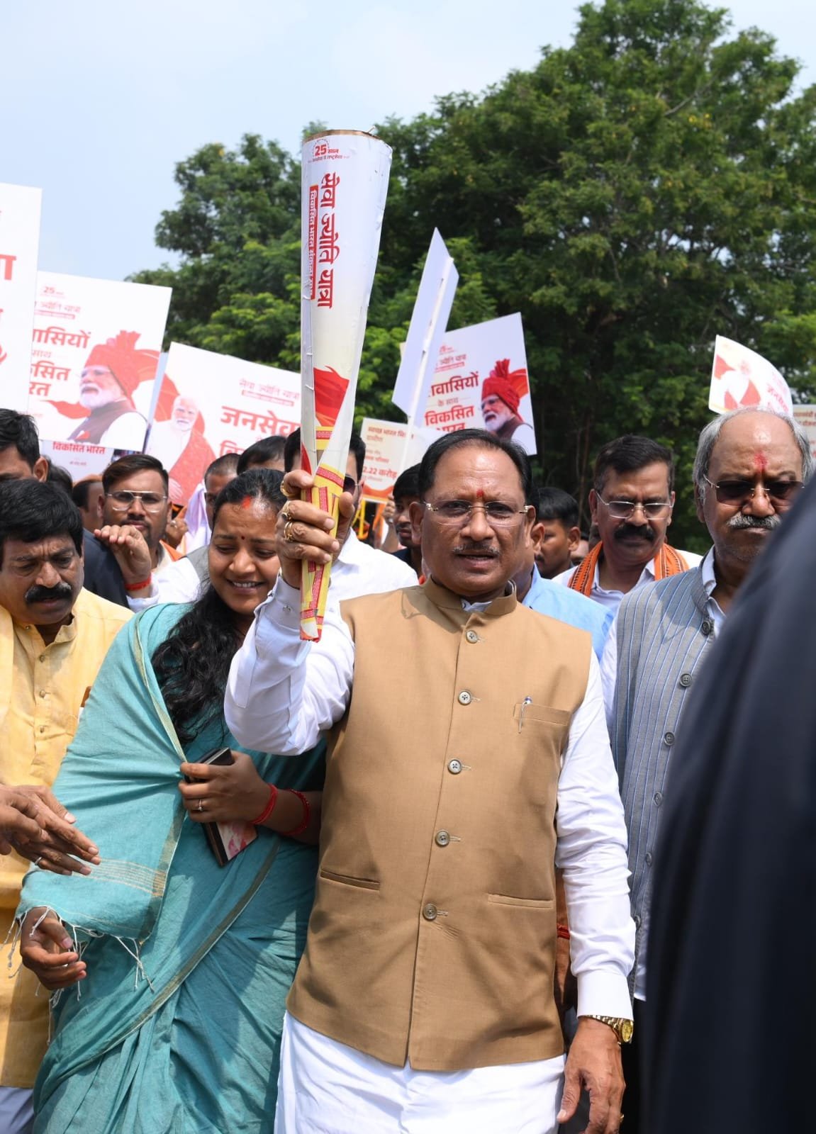 मशाल लेकर निकले CM साय, रायपुर में ‘सेवा ज्योति यात्रा’: 38 जगह बनेंगे संकल्प चौक, बोले- हर नागरिक की भागीदारी जरूरी 1 IMG 20261007 WA0050