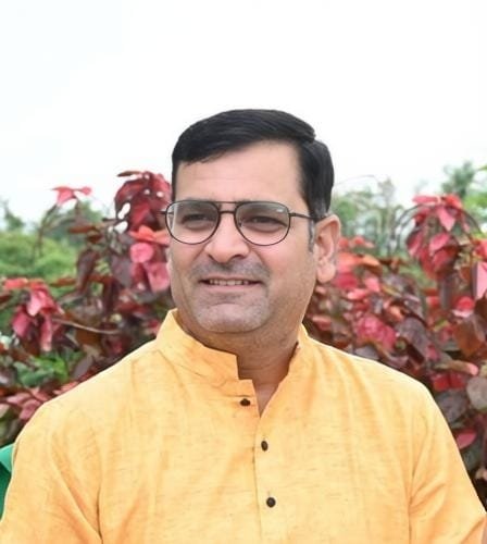 बलौदाबाजार में बहनों को मिला 46 हजार का तोहफा: हकत्याग रजिस्ट्री में अभिलाष को हुई बड़ी बचत, 500 रुपए में हुआ काम 1 IMG 20261013 WA0042
