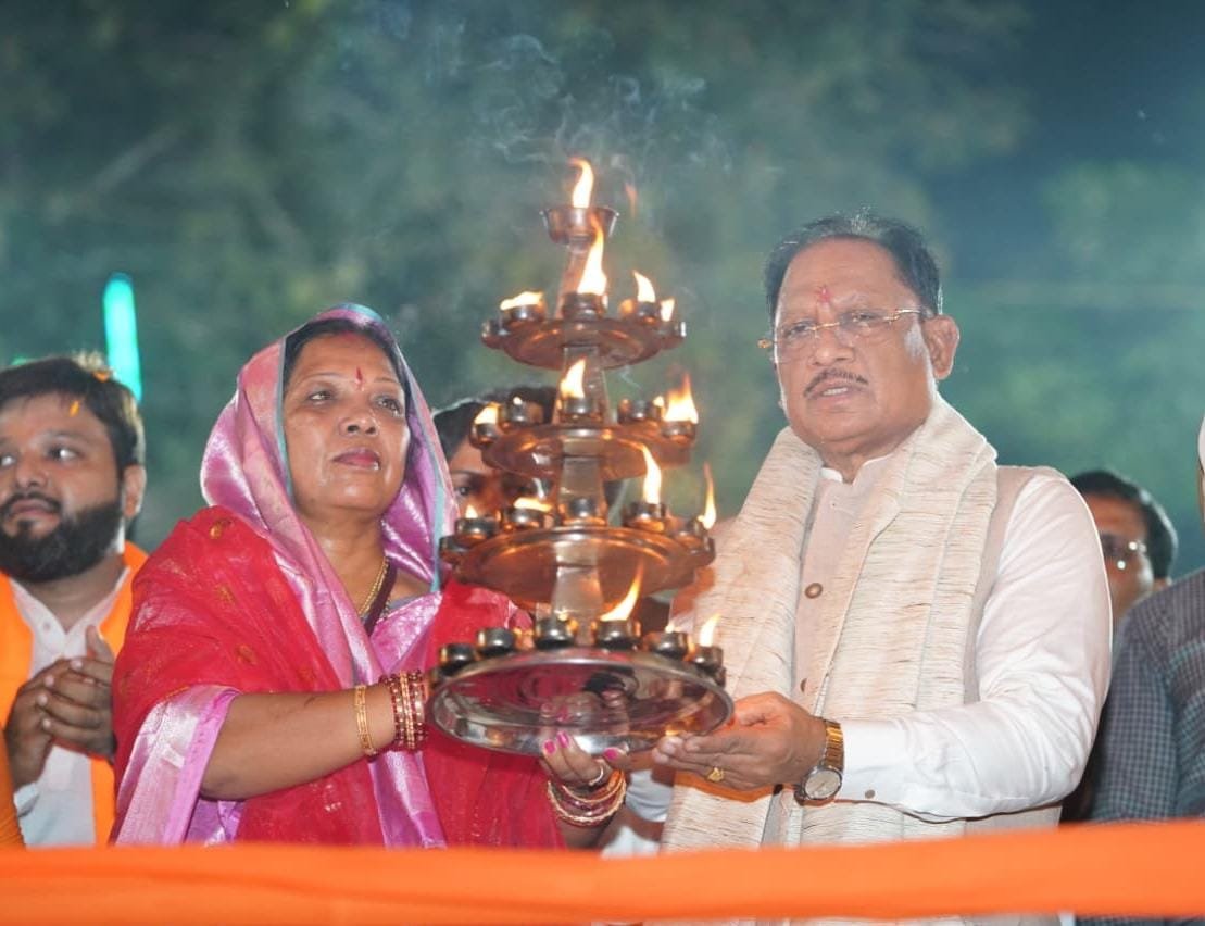 शिवरीनारायण में महानदी की महाआरती में शामिल हुए CM साय, बोले- जल है तो कल है; हर बूंद बचाना हम सबकी जिम्मेदारी 1 IMG 20261015 WA0013