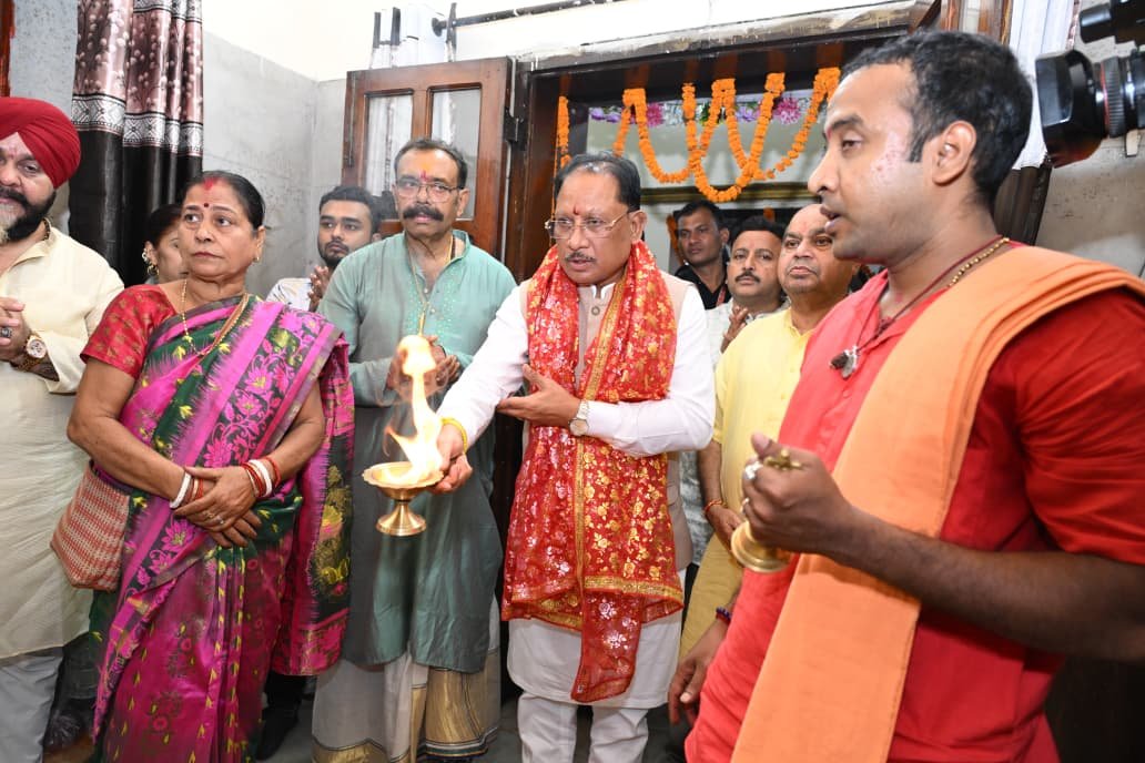 कालीबाड़ी मंदिर में CM साय ने की पूजा-अर्चना: बोले- मां दुर्गा की आराधना सत्य और सदाचार के रास्ते पर चलने की प्रेरणा देती है 1 IMG 20261018 WA0001