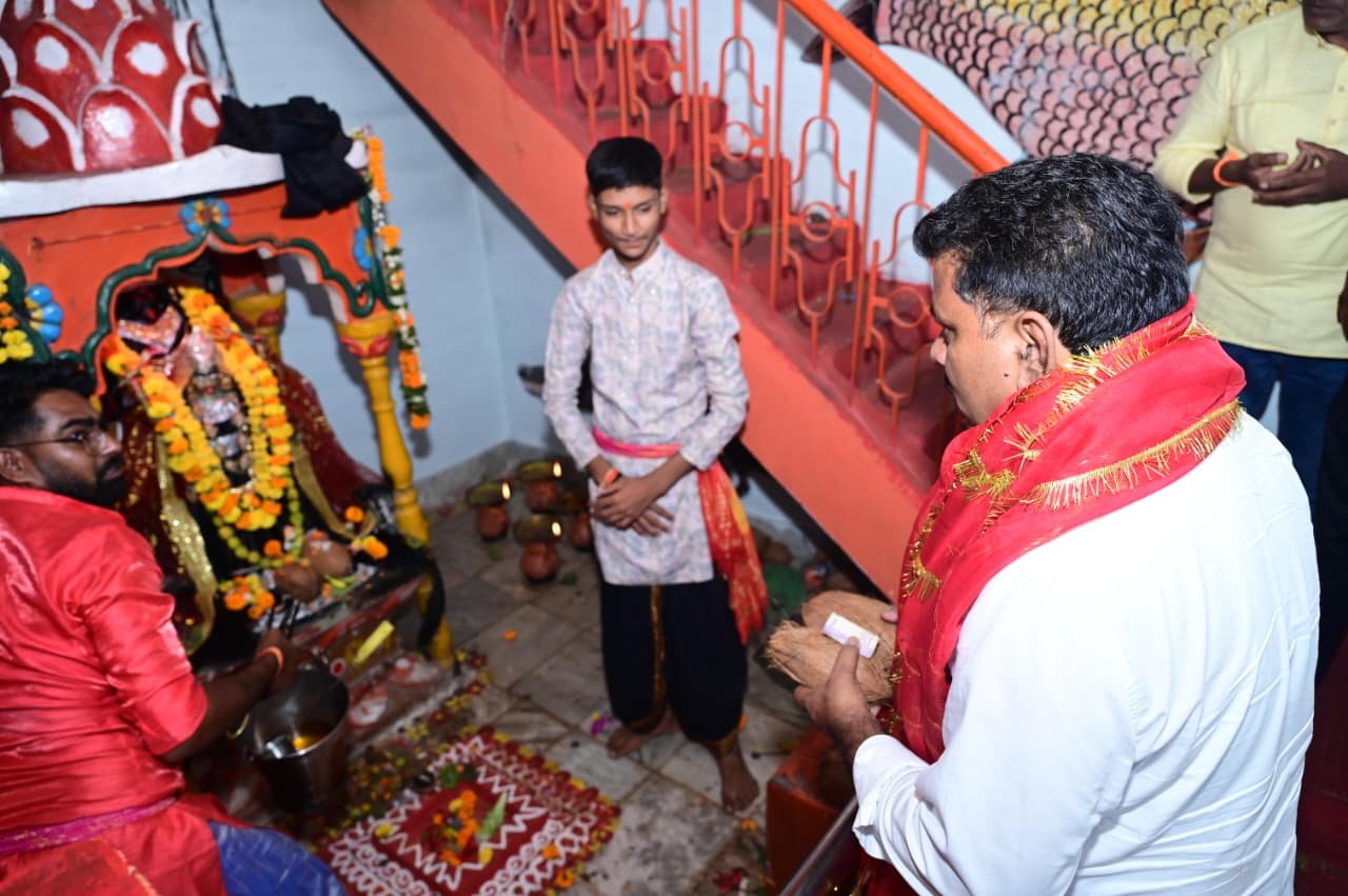 100 साल पुरानी खप्पर यात्रा में पहुंचे विजय शर्मा: मां दंतेश्वरी, परमेश्वरी और चंडी के दरबार में टेका माथा 1 IMG 20261020 WA0018