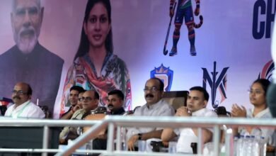 युवराज वाल्मीकि के 3 गोल से चक्रधर चैंपियंस टॉप पर: संस्कारधानी स्ट्राइकर्स को 6-4 से हराया, उप मुख्यमंत्री अरुण साव भी मैच देखने पहुंचे 6 IMG 20261023 WA0070